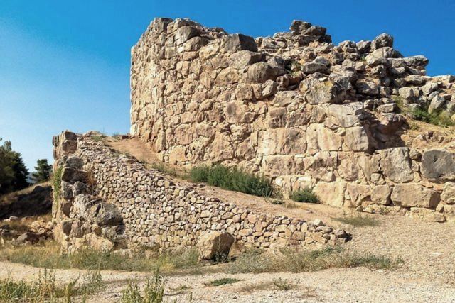 Tiryns - The narrow Eastern ramp 